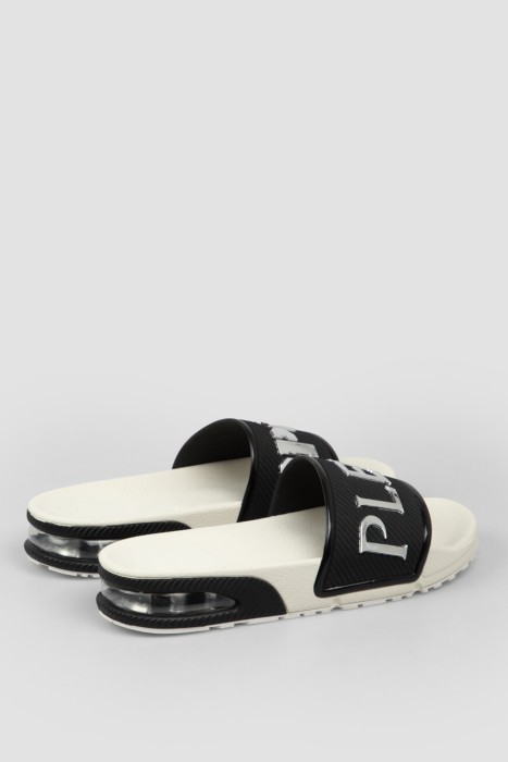 Товар черного цвета с внутренней стороны