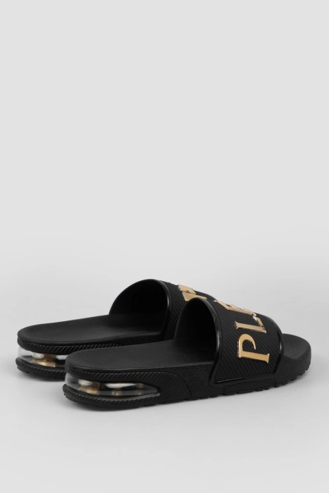 Товар черного цвета с внутренней стороны