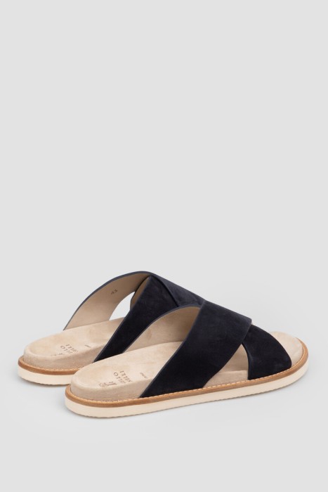 Товар синего цвета с внутренней стороны