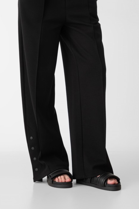 шлепанцы  модель fly от бренда patrizia pepe вид слева