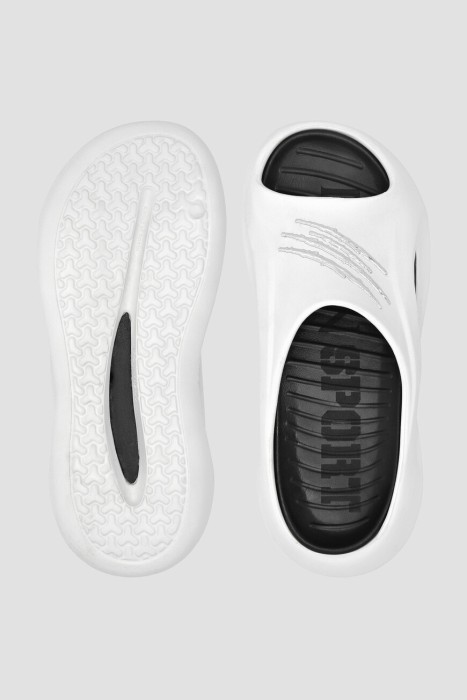 Товар белого цвета с внутренней стороны