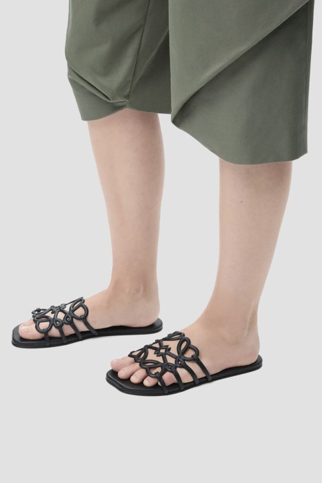 шлепанцы  модель petal anagram по цене 54500 руб вид справа