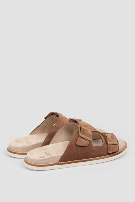 Товар коричневого цвета с внутренней стороны