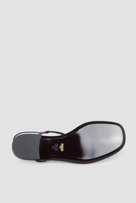 шлепанцы-вьетнамки  универсального стиля с лицевой стороны