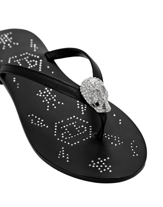 Товар черного цвета с внутренней стороны