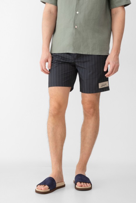 шлепанцы  по цене 88000 руб вид справа