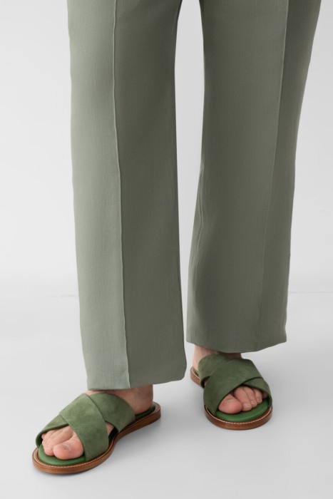 шлепанцы  по цене 110000 руб вид справа