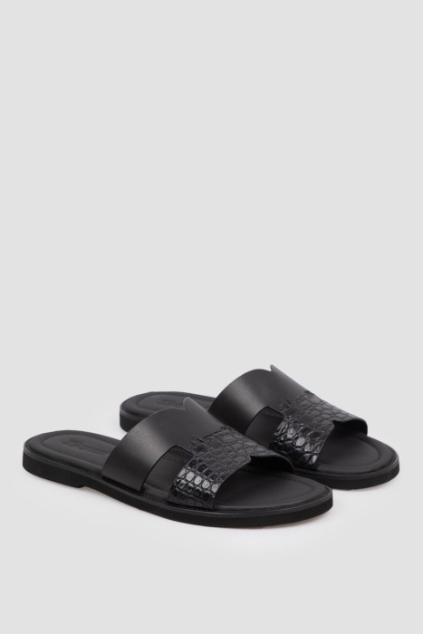 шлепанцы  по цене 45000 руб вид справа