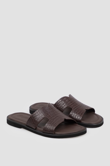 шлепанцы  по цене 74000 руб вид справа