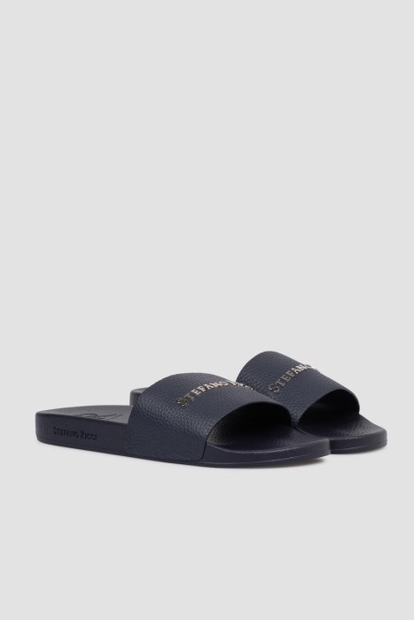 Товар синего цвета с внутренней стороны