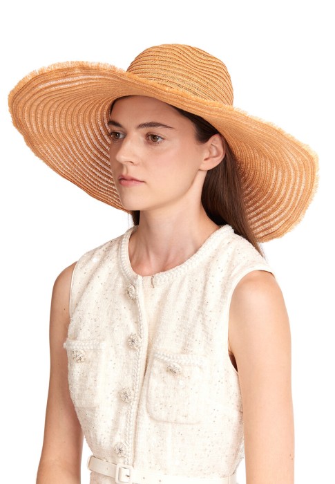 Товар коричневого цвета с внутренней стороны