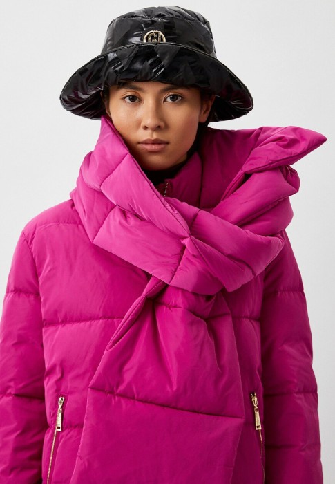 Товар черного цвета с внутренней стороны