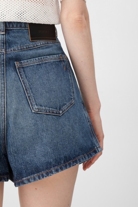 Товар синего цвета с внутренней стороны