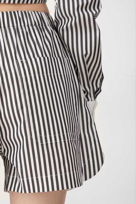 Товар разноцветного цвета с внутренней стороны