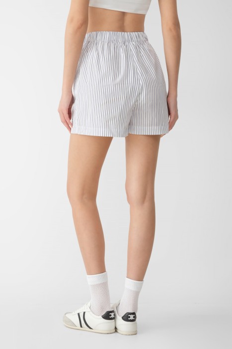 шорты sporty rich модель src от бренда sporty & rich вид слева