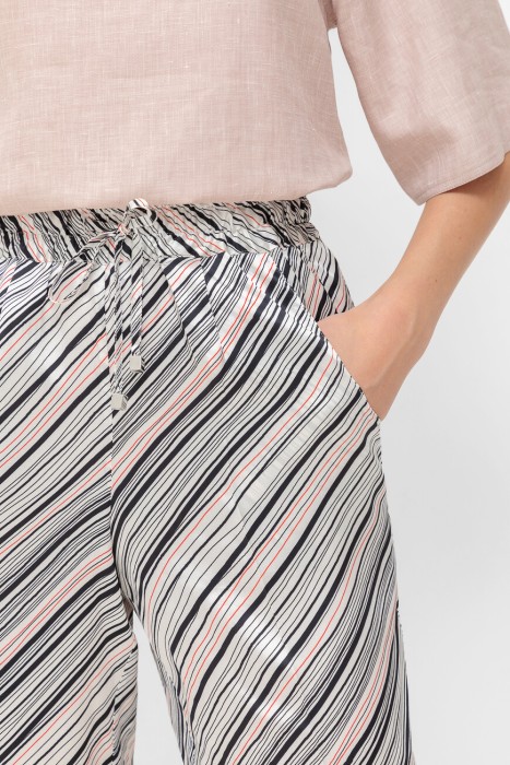 шорты  из италии вид сбоку