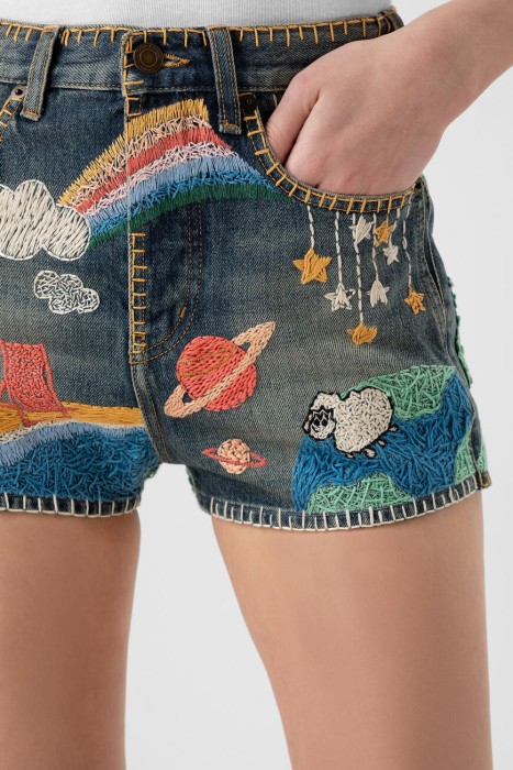 Товар синего цвета с внутренней стороны