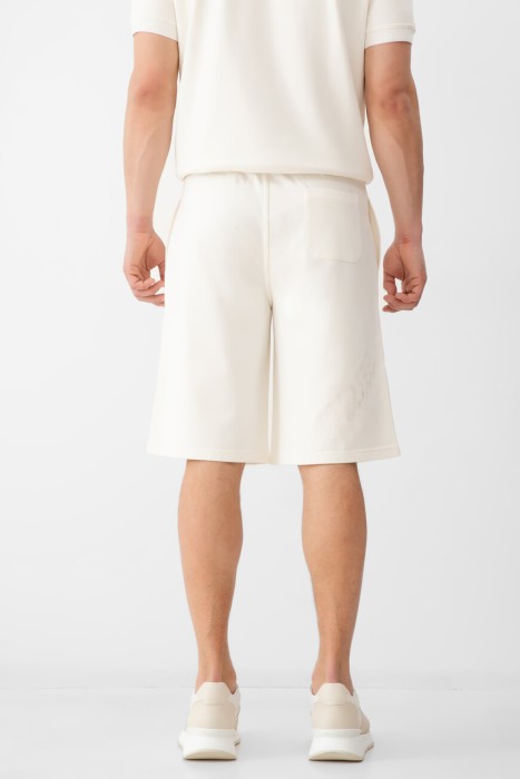 шорты  по цене 52000 руб вид справа