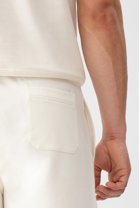 Товар белого цвета с внутренней стороны