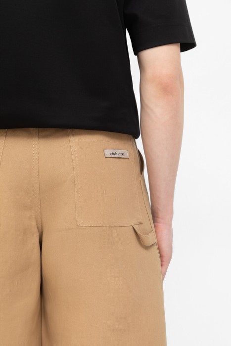 Товар бежевого цвета с внутренней стороны