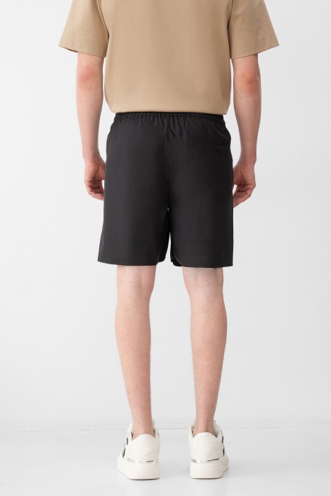 шорты  от бренда fendi вид слева