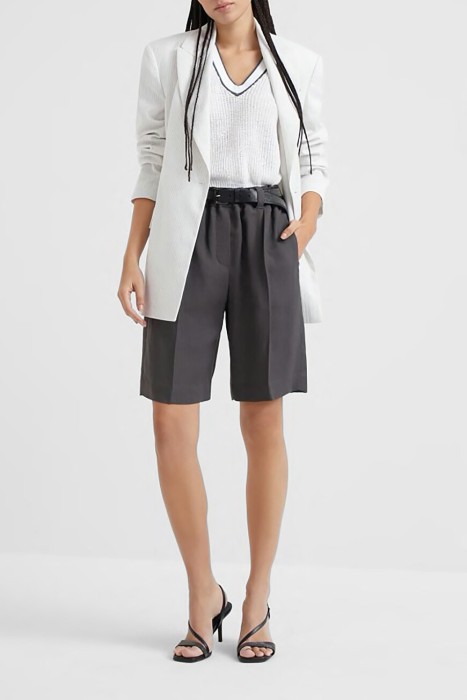 Товар серого цвета с внутренней стороны