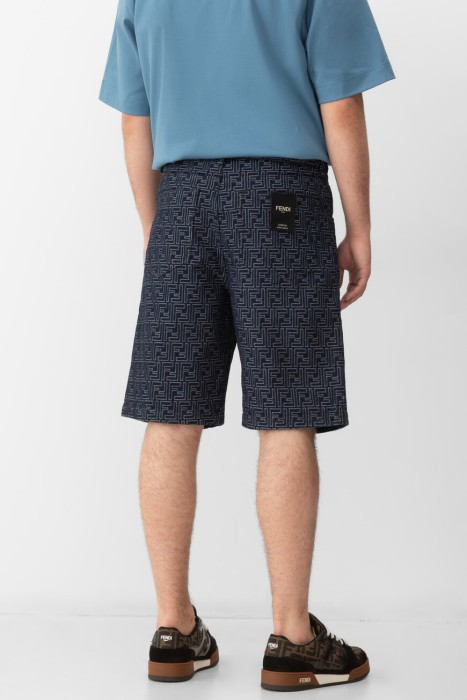 шорты  по цене 84000 руб вид справа