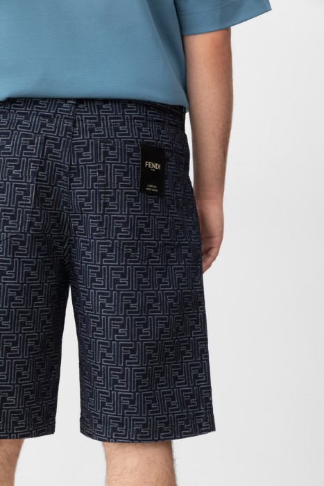 Товар синего цвета с внутренней стороны