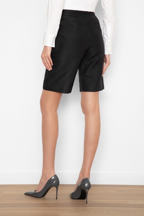 шорты  по цене 45400 руб вид справа