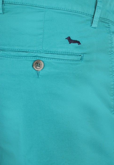 Товар зеленого цвета с внутренней стороны