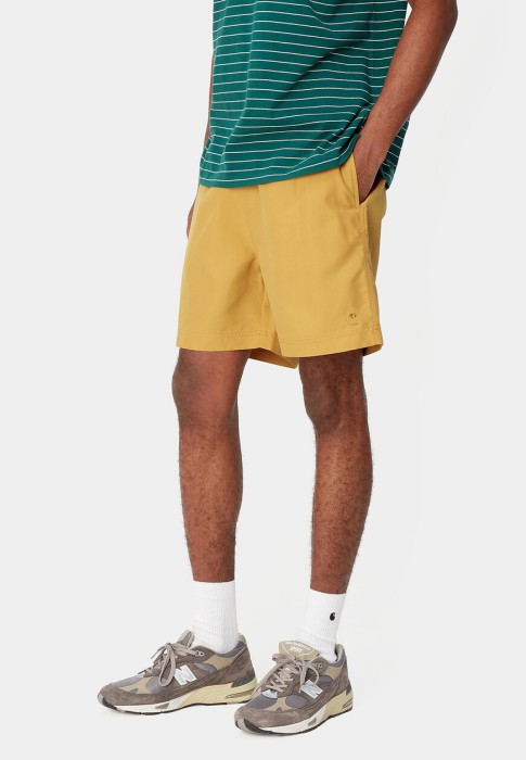 Товар желтого цвета с внутренней стороны