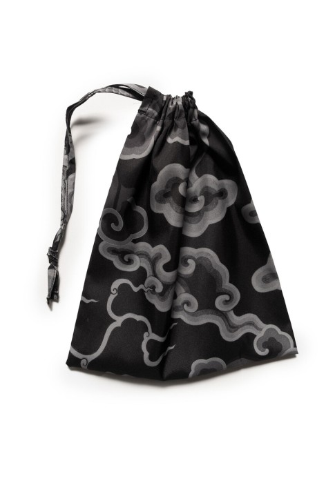 Товар черного цвета с внутренней стороны