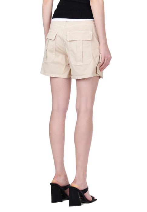 Товар бежевого цвета с внутренней стороны