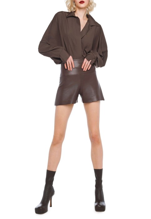 Товар коричневого цвета с внутренней стороны