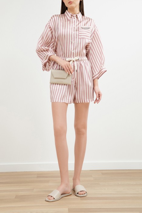 Товар розового цвета с внутренней стороны