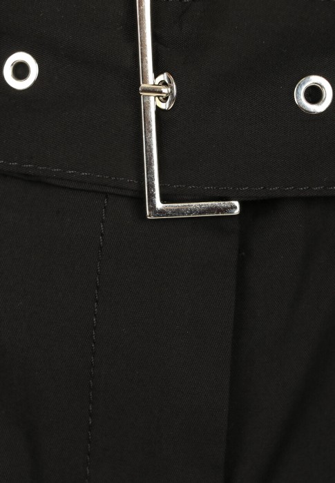 Товар черного цвета с внутренней стороны