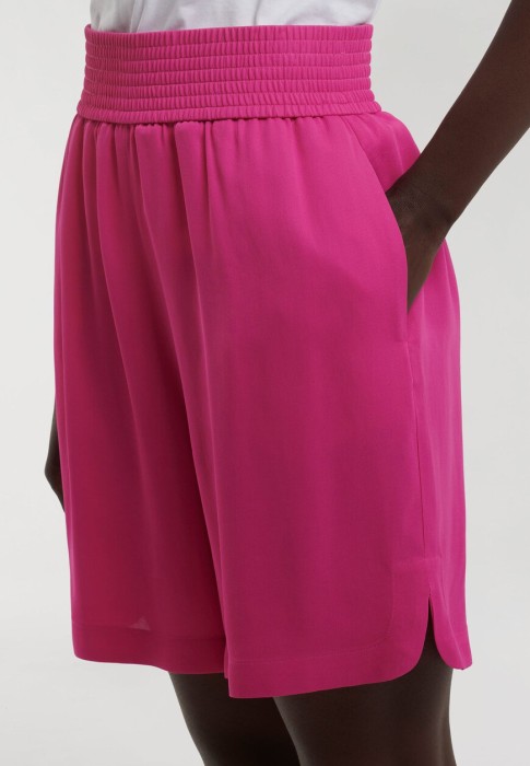 шорты  из италии вид сбоку