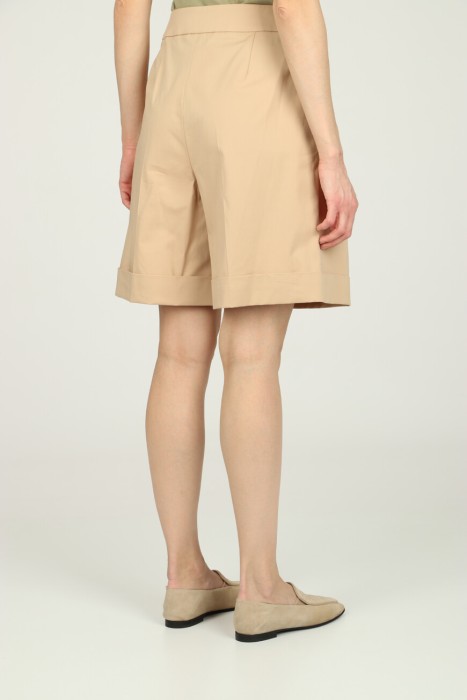 Товар бежевого цвета с внутренней стороны