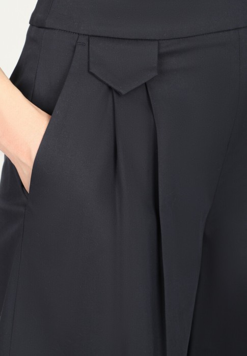 Товар синего цвета с внутренней стороны