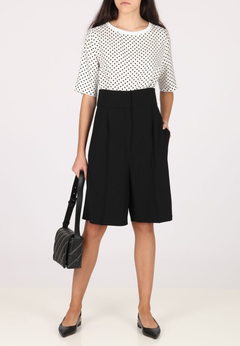 шорты  по цене 44730 руб вид справа