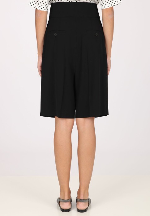 шорты  из италии вид сбоку