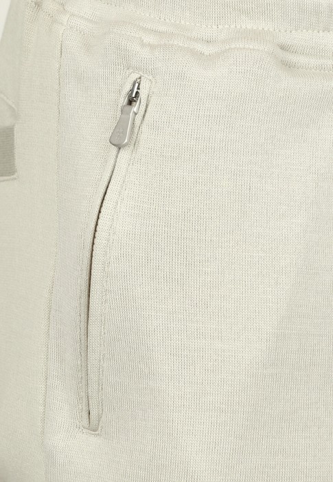 Товар зеленого цвета с внутренней стороны