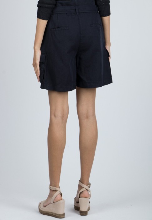 Товар синего цвета с внутренней стороны