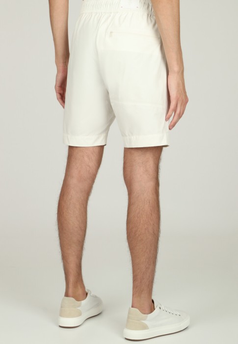 Товар белого цвета с внутренней стороны