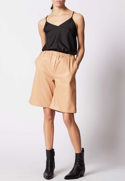 шорты  по цене 48230 руб вид справа