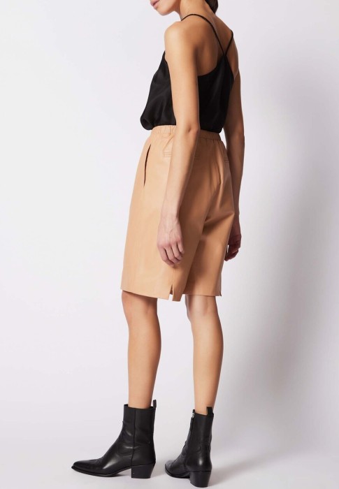 шорты  из италии вид сбоку