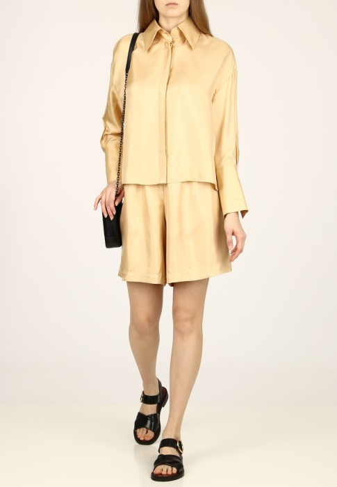 шорты  по цене 27930 руб вид справа