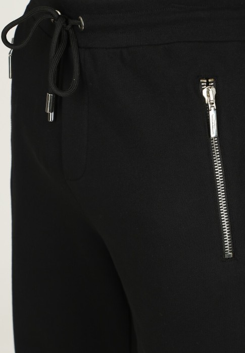 Товар черного цвета с внутренней стороны