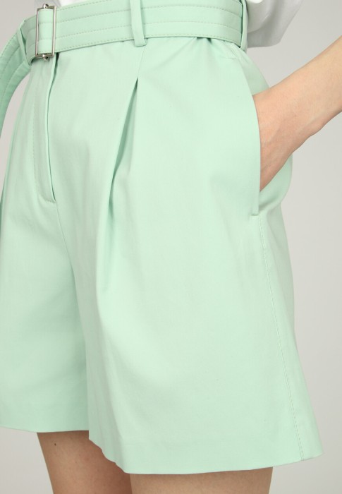 Товар зеленого цвета с внутренней стороны