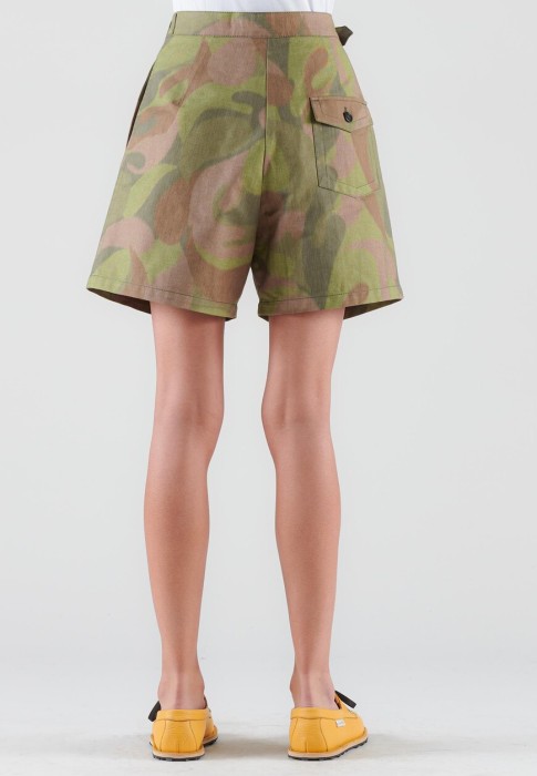 шорты  из италии вид сбоку